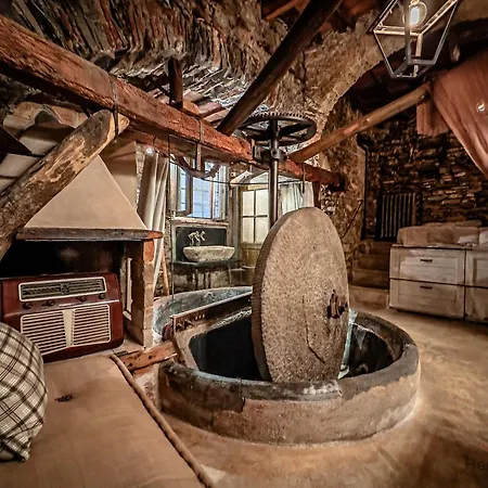 The Historic Oil Mill- Romantic Retreat Apartament