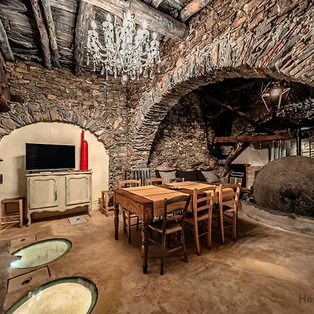 The Historic Oil Mill- Romantic Retreat Daire Alassio