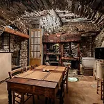 Apartamento The Historic Oil Mill- Romantic Retreat