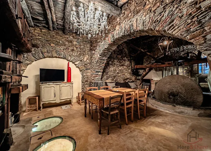 The Historic Oil Mill- Romantic Retreat アパート アラッシオ
